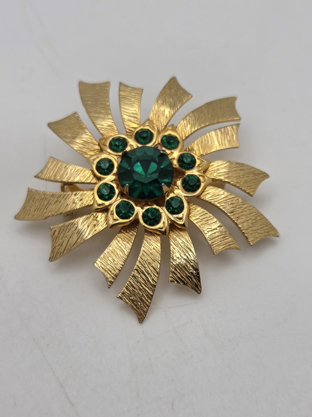 Vintage Mid-Century Gold Sunburst Flower Brooch Green Rhinestone